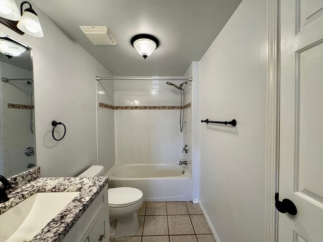 Building Photo - 2BR/2BA + Loft Condo at Villas at Kenolio – Vaulted Ceilings & Upgraded Interior