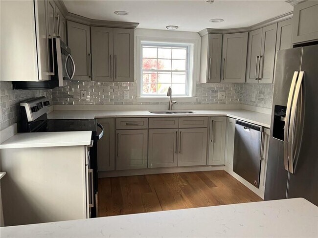 Building Photo - 5 Church St