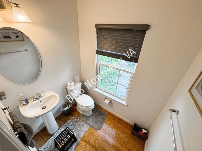 Building Photo - 3190 Yeager Dr