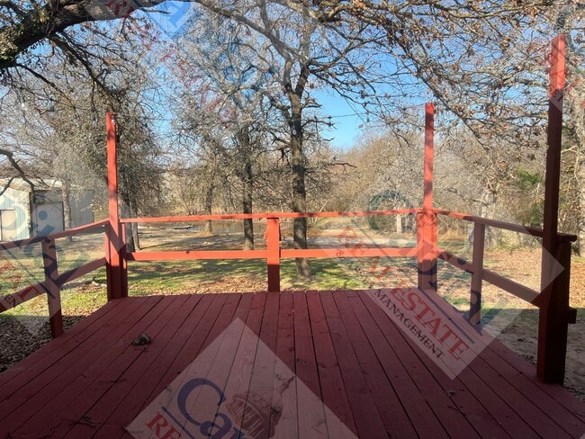 Building Photo - Country Beauty