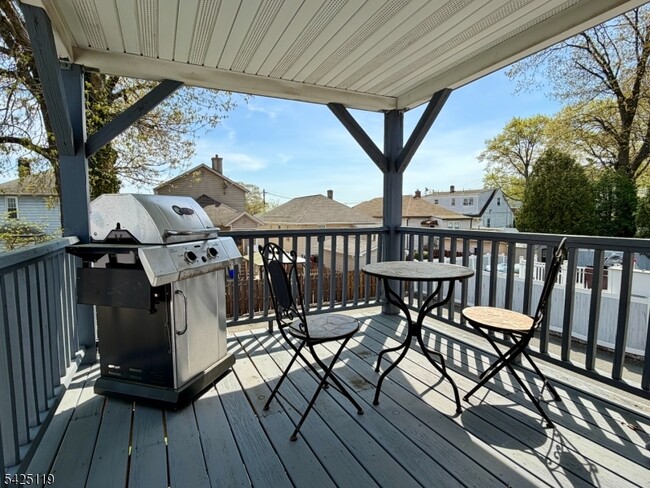 Building Photo - 58 Yale St