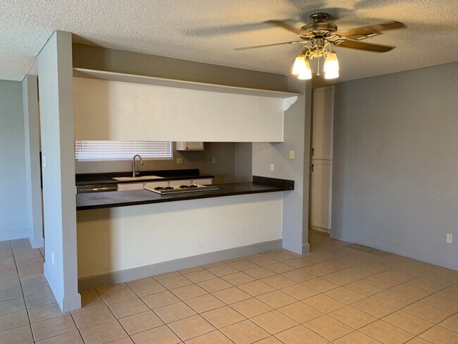 Building Photo - 4 BEDROOM POOL HOME!