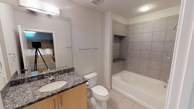 Building Photo - Stunning Center City High Rise Condo on th...