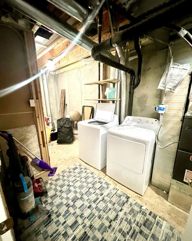 Building Photo - 3234 W Girard Ave