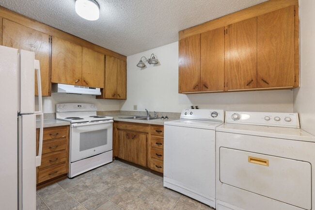 Building Photo - Move in ready now! 2 bedrooms 1 bath Tumwa...