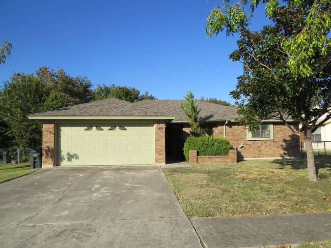 Primary Photo - 1619 Leader Dr