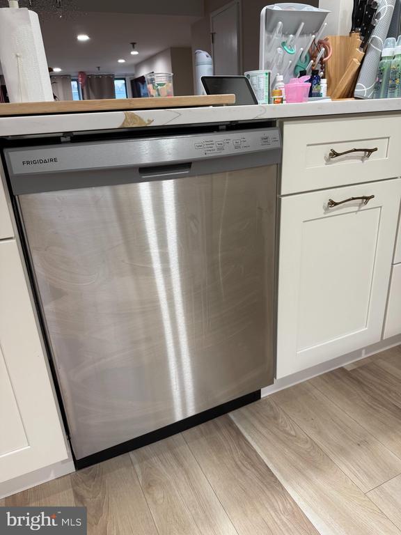 Building Photo - 7 N Christopher Columbus Blvd