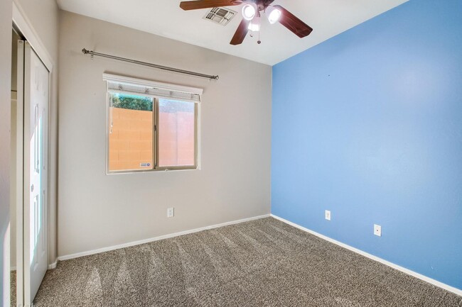 Building Photo - Three Bedroom House in Phoenix