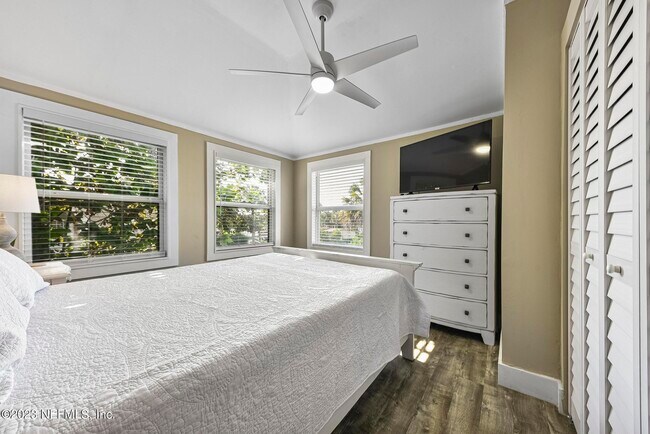 Building Photo - 187 19th St N