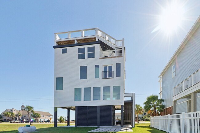 Building Photo - 830 Tiki Dr