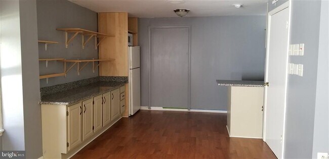 Building Photo - 736 Ridge Dr