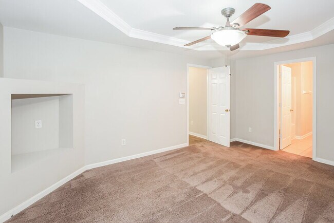 Building Photo - 1020 Duck Point Dr