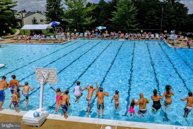 Building Photo - 2396 Yarmouth Ct