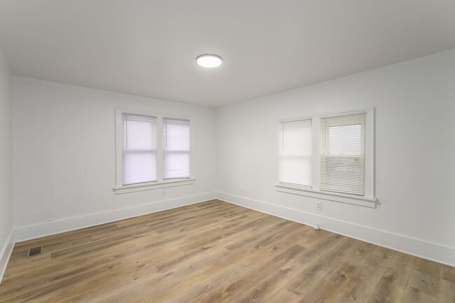 Building Photo - 1825 S Topeka Ave