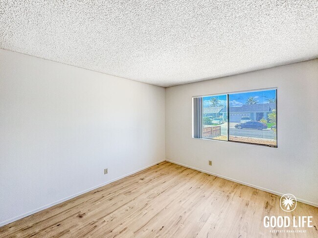Building Photo - Spacious 3BD/2BA Home in Oceanside with Large Backyard, W/D & Attached 2-Car Garage