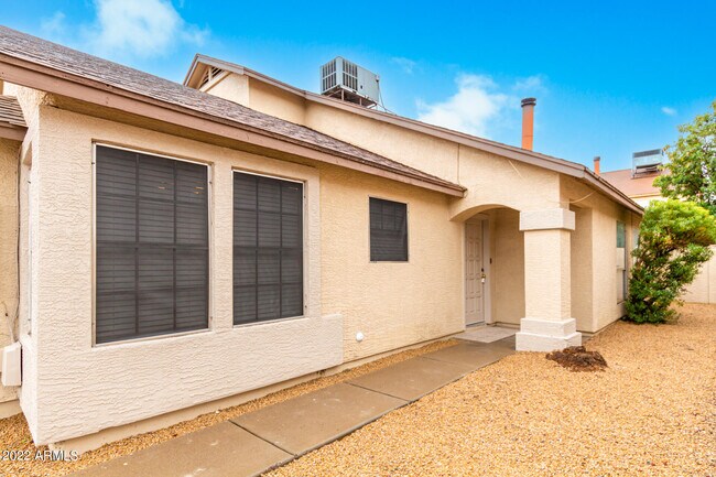 Building Photo - 509 E Rimrock Dr