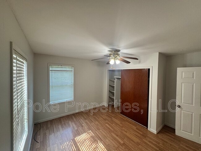 Building Photo - 2233 Lilly St