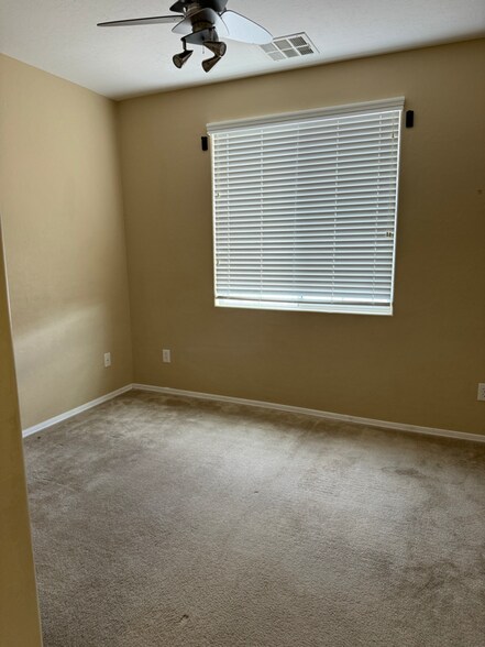 Building Photo - 6868 Sky Pointe Dr