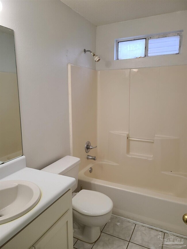 Building Photo - 112 Mirabelle Cir