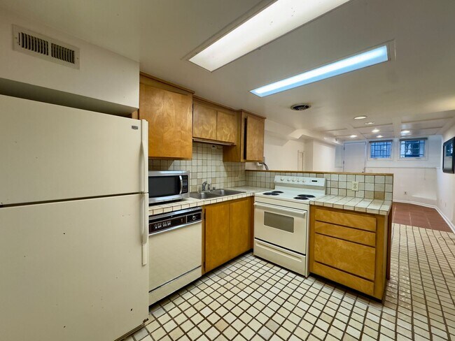 Building Photo - Charming 1 Bedroom Townhome ~ Ridgely's Delight