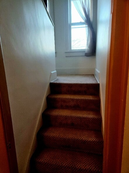 Building Photo - 446 Hower St NE