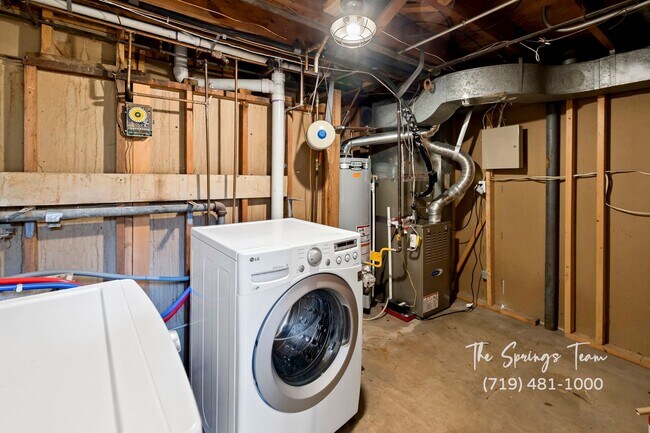 Building Photo - CUTE 3BD RANCHER WITH CHARACTER IN CENTRAL COLORADO SPRINGS - Security Deposit Waiver Available