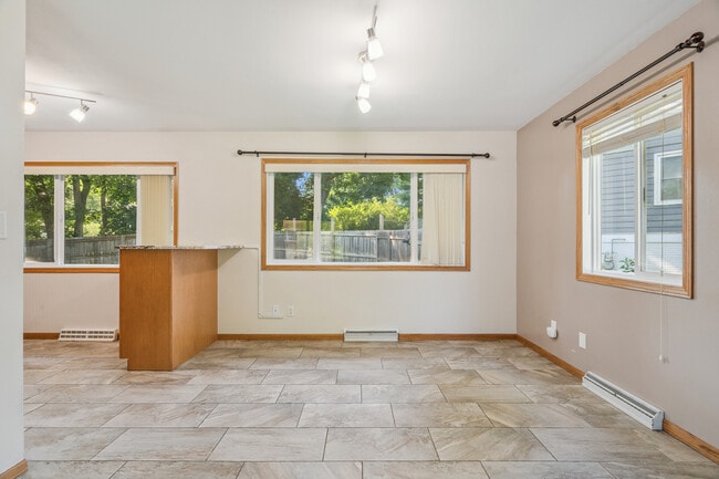 Building Photo - 923 Talwrn Ct