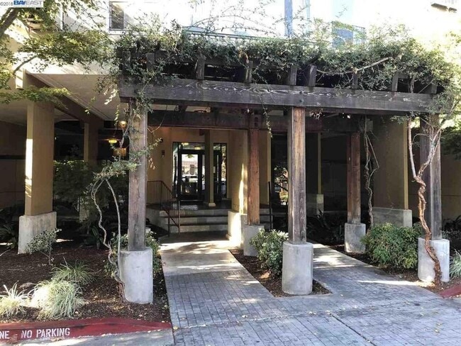 Building Photo - Great Shape Livermore Condo in Sonata Community with many Upgrades.