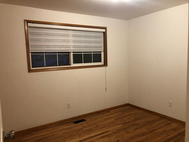 Building Photo - Live in Comfort and Style in the Heart of Corvallis!