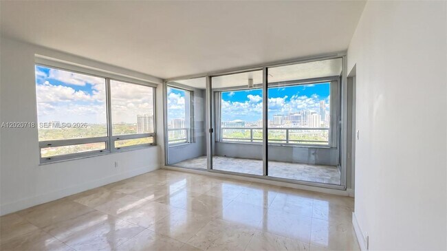 Building Photo - 1541 Brickell Ave
