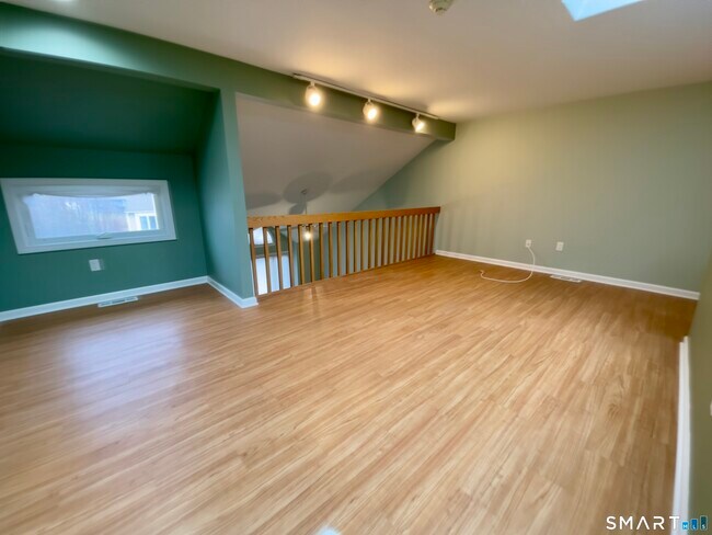 Building Photo - 65 Sandpiper Crescent