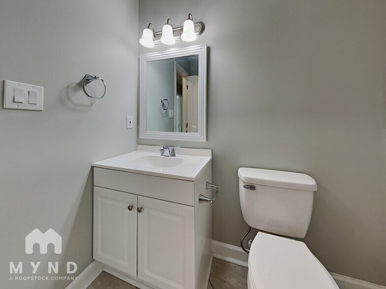 Building Photo - 526 Stratford Rd