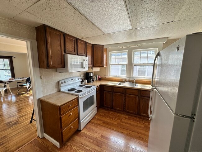 Building Photo - 128 Grove Pl