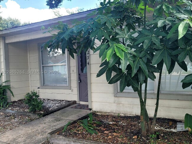 Building Photo - 3254 Chesswood Ave