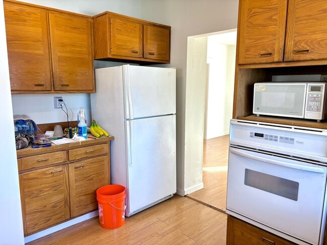 Building Photo - Charming Home in the Conveniently Located Southgate Neighborhood, Character-Rich Trims and Fully ...