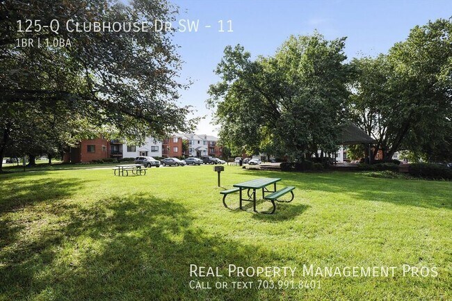 Building Photo - 125 Clubhouse Dr SW