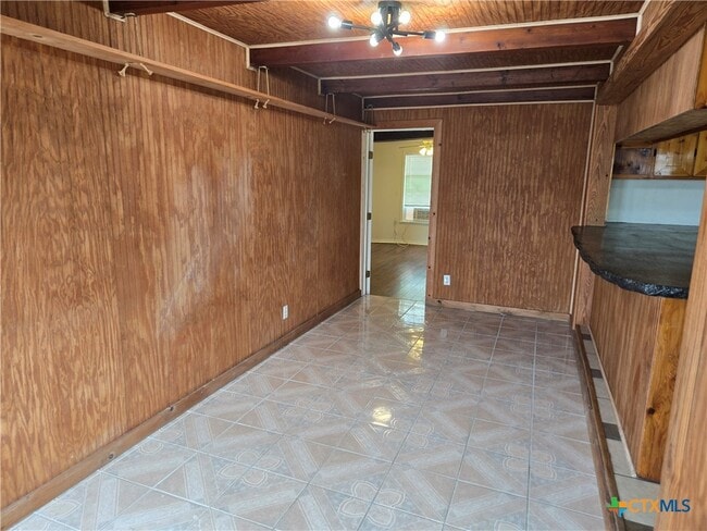 Building Photo - 702 Anaqua Ave