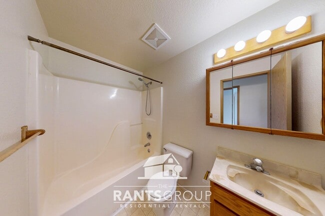 Building Photo - 3-Bedroom, 2-Bath Gem in Walkable Lacey Ne...