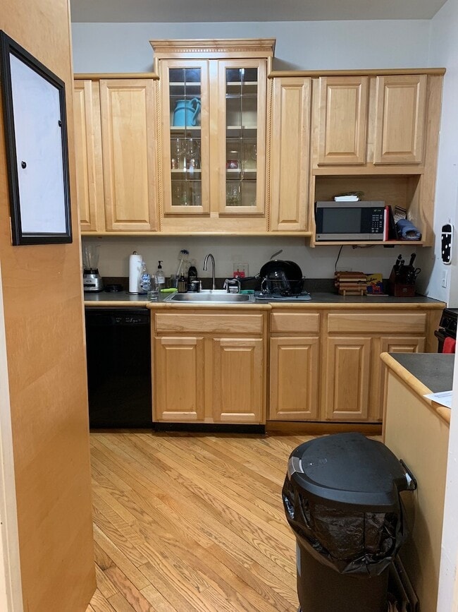 Building Photo - 711 W Briar Pl