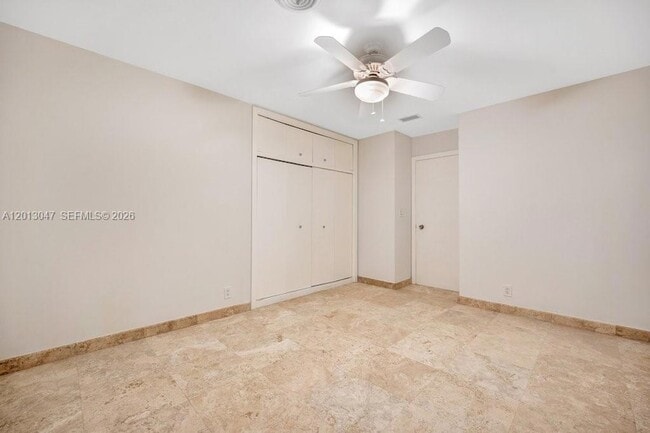 Building Photo - 5305 SW 62nd Ave
