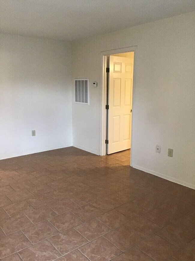 Building Photo - 8515 Leake Ave