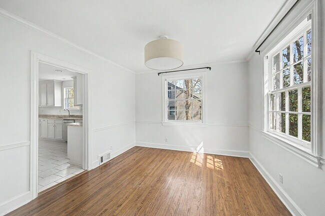 Building Photo - Beautiful 4BD/3.5BA home in the heart of Green Hills.