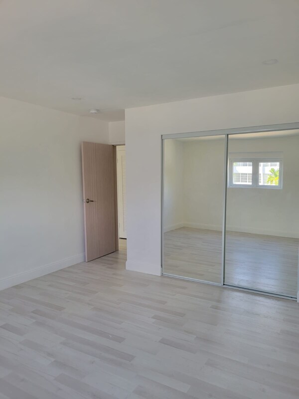 Building Photo - 2174 NE 170th St