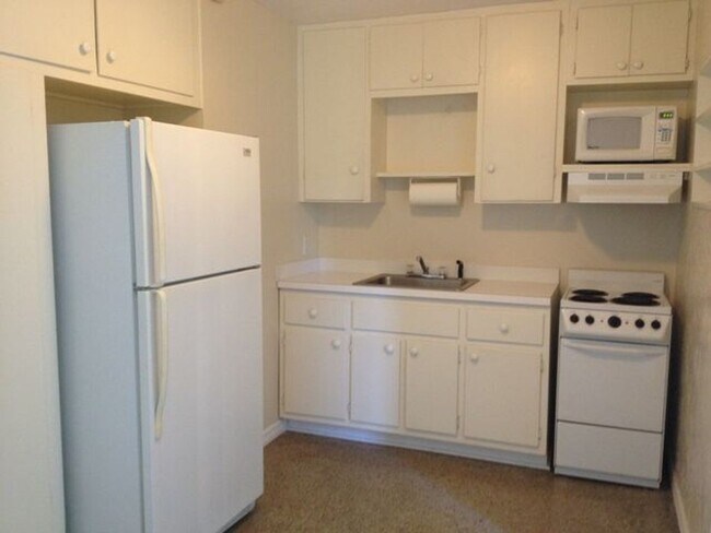 Building Photo - 5116-5118 Canal Rd