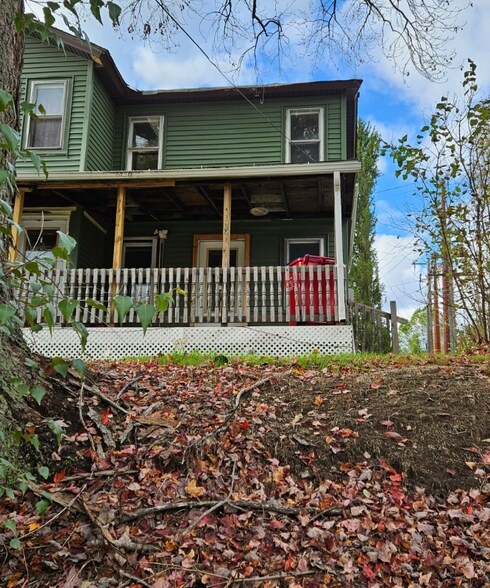 Building Photo - 107 Canaan St