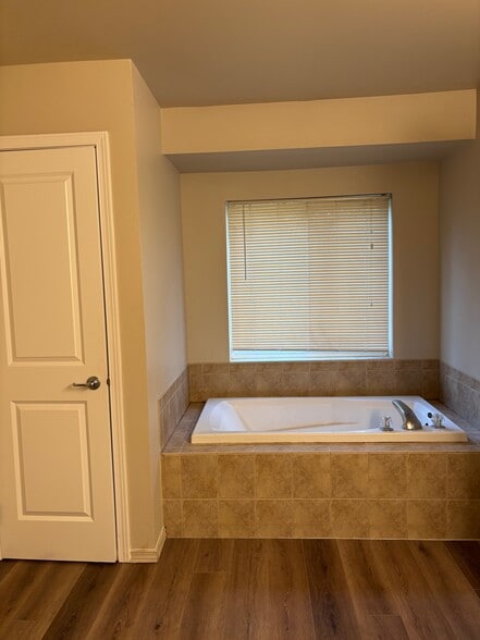 Building Photo - 2811 162nd St E