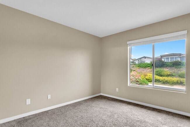 Building Photo - Beautiful 3 Bedroom/2.5 bath  detached hom...