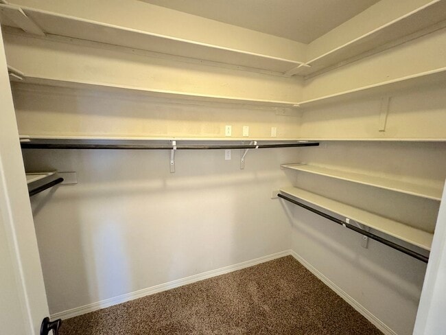 Building Photo - West El Paso 4 bed Refrig A/C