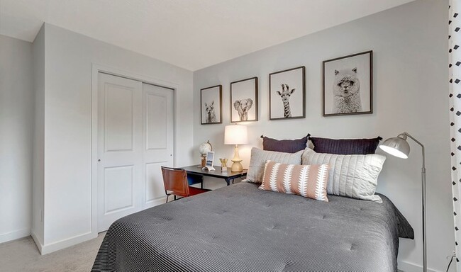 Building Photo - 463 Navona Dr