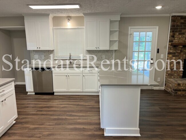 Building Photo - 4072 Plantation Dr